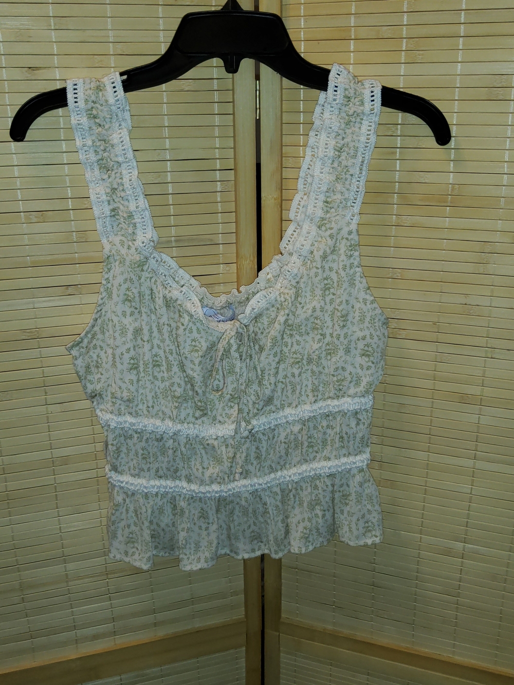 Celebrity Pink Bridgerton Light Green Floral Lace-Trim Camisole